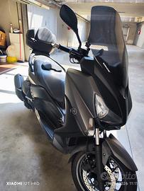 Yamaha Xmax 400.    2015 