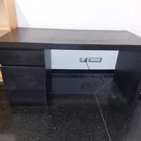 Scrivania con sportello e cassetto