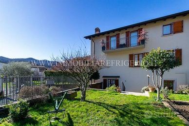 Casa indipendente di 339 m² con 5 locali e box aut