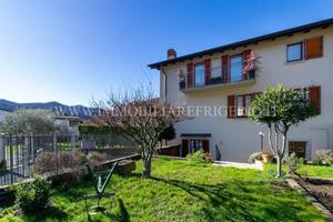 Casa indipendente di 339 m² con 5 locali e box aut