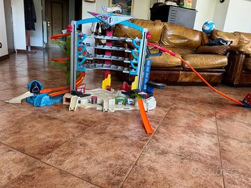 Mega Garage Hot Wheels