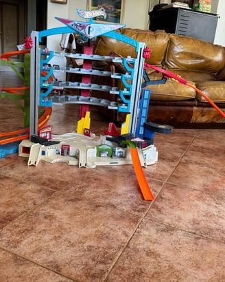Mega Garage Hot Wheels