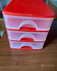 Mini contenitore con tre cassetti
