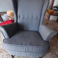 Poltrona e  poggiapiedi IKEA in tessuto