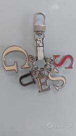 Portachiavi GUESS con lettere