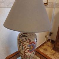 Lampada da tavolo in ceramica decorata