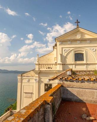 Casa indipendente di 960 m² con più di 5 locali a 