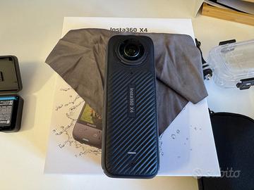 Insta 360X4  con batteria extra e diving case