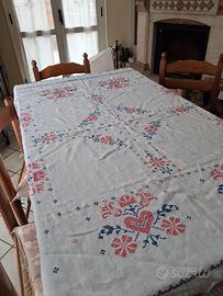 tovaglia d'epoca ricamata a mano