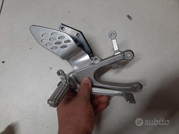PEDANA DESTRA ORIGINALE YAMAHA R1 2004 2005 2006