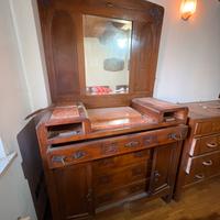 Cassetiera antica con specchio