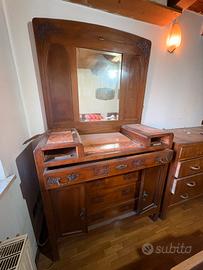 Cassetiera antica con specchio