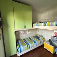 Camera  con letto a castello e armadio a ponte