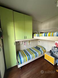 Camera  con letto a castello e armadio a ponte
