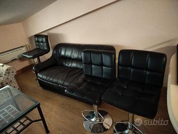 Divano e 3 sgabelli modulabili 