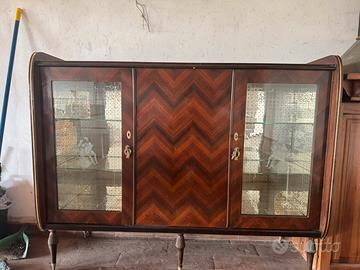 Credenza Vintage anni ’50 in legno con vetrina