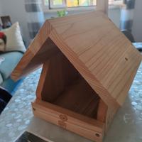 Casetta per uccelli nuova