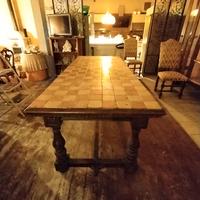 Tavolo di legno massiccio