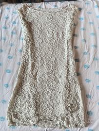 Vestito in pizzo color crema motivo floreale