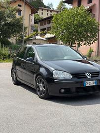 Volkswagen Golf 2.0 diesel del 2005. con dettagli.