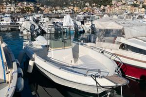 Barca con motore 40 CV 4T