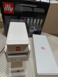 macchina caffè ILLY a capsule 