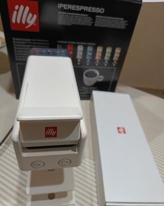 macchina caffè ILLY a capsule 