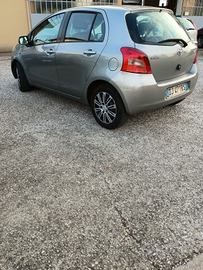Vendiamo Toyota Yaris