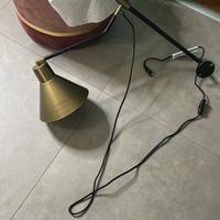 Lampada orientabile a parete