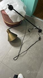 Lampada orientabile a parete