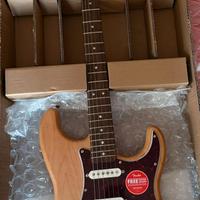 Squier Fender Stratocaster ‘70s NUOVA.  TRATTABILE