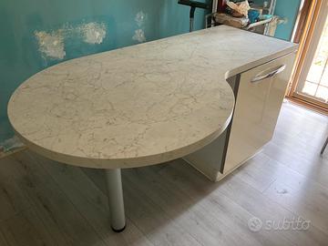 Penisola cucina in legno con armadietto 3 sgabelli