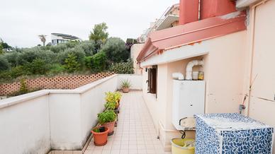 Montesilvano Colle - mansarda con garage e terrazz