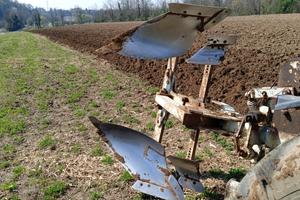 Aratro monovomere x trattore