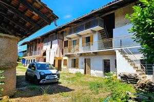 CASA SEMINDIPENDENTE A VILLANOVA CANAVESE