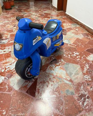 Moto giocattolo