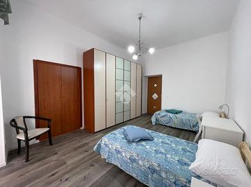 3 LOCALI A NAPOLI