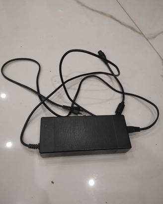 Caricabatterie monopattino elettrico/bicicletta 