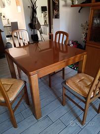 divano e tavolo+sedie