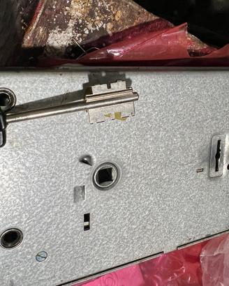Serratura porta blindata