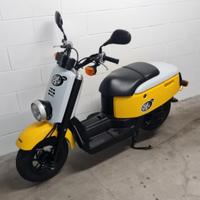 Yamaha GIGGLE NUOVO MAI USATO 