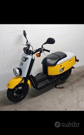 Yamaha GIGGLE NUOVO MAI USATO 