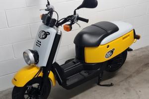 Yamaha GIGGLE NUOVO MAI USATO 