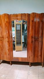 armadio antico in legno 