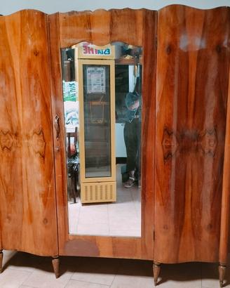armadio antico in legno 