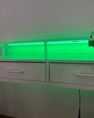Scrivania con luci led, altezza regolabile e prese