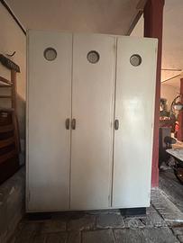 Armadio vintage anni ’60 a 3 ante industriale