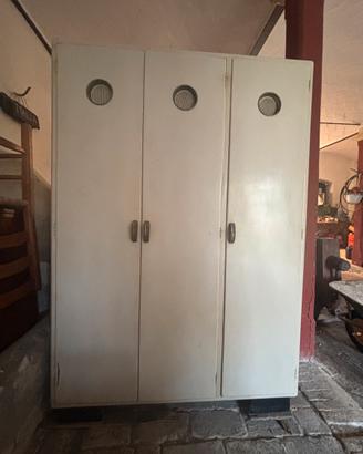 Armadio vintage anni ’60 a 3 ante industriale
