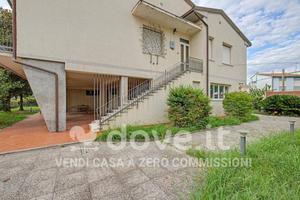 Villa di 400 m² con più di 5 locali e box auto a C