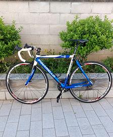 Pinarello taglia M ruote nuove.
